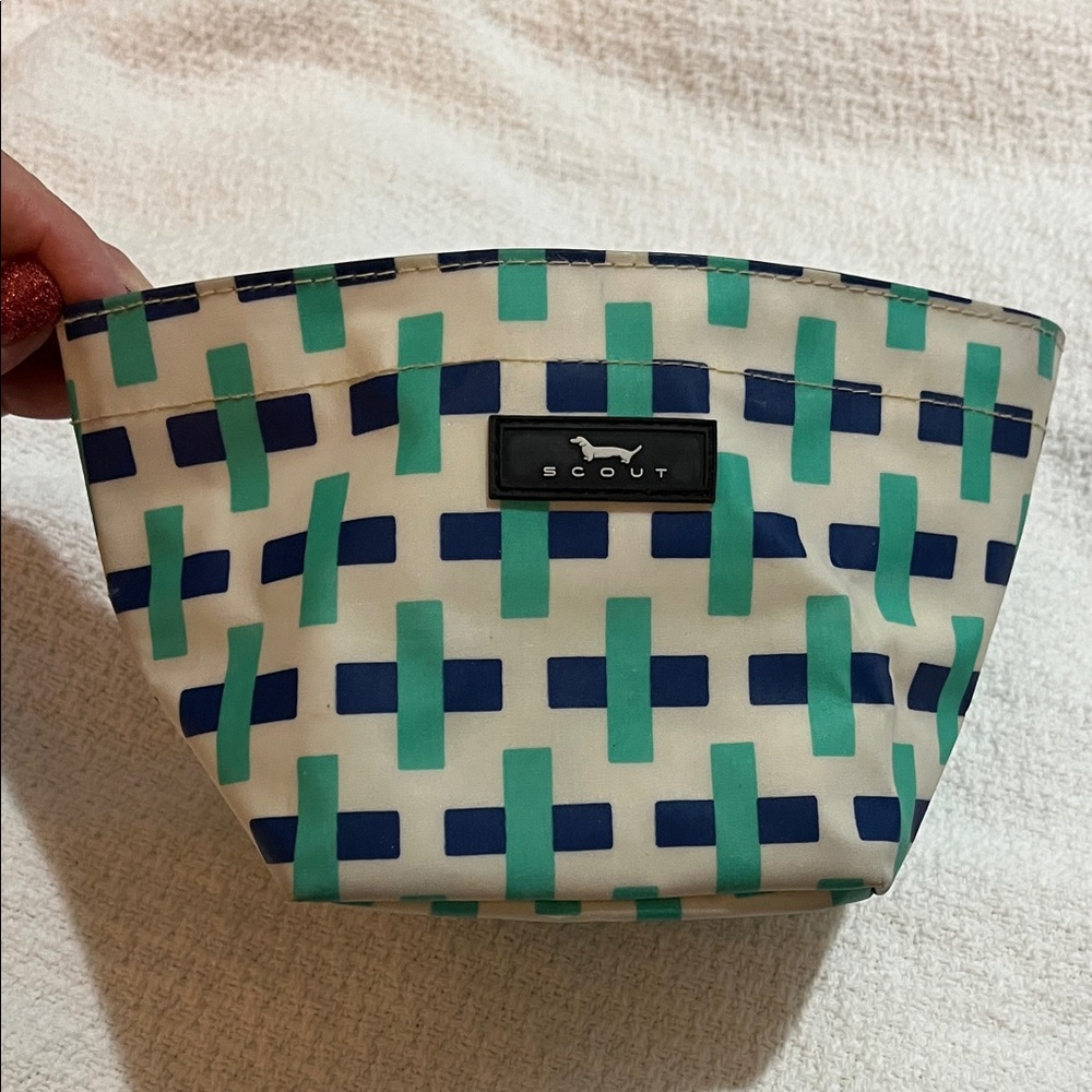 Scout Geometric Pattern zip makeup bag, GUC